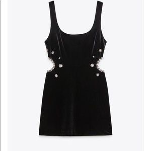 Zara jewel trim velvet dress. Never worn. Size M